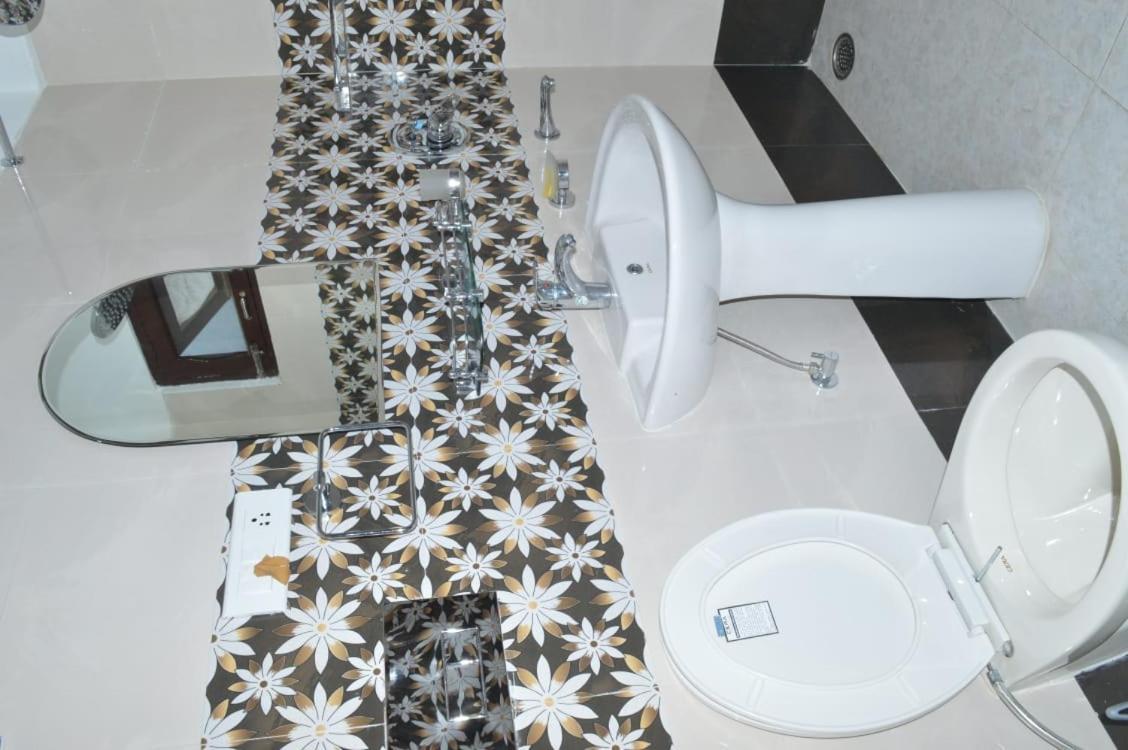 Breiancy Holiday Inn Czerapuńdżi Zewnętrze zdjęcie